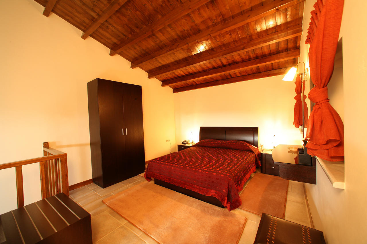 Arhontiko Parnona Hotel Karyes Kamer foto