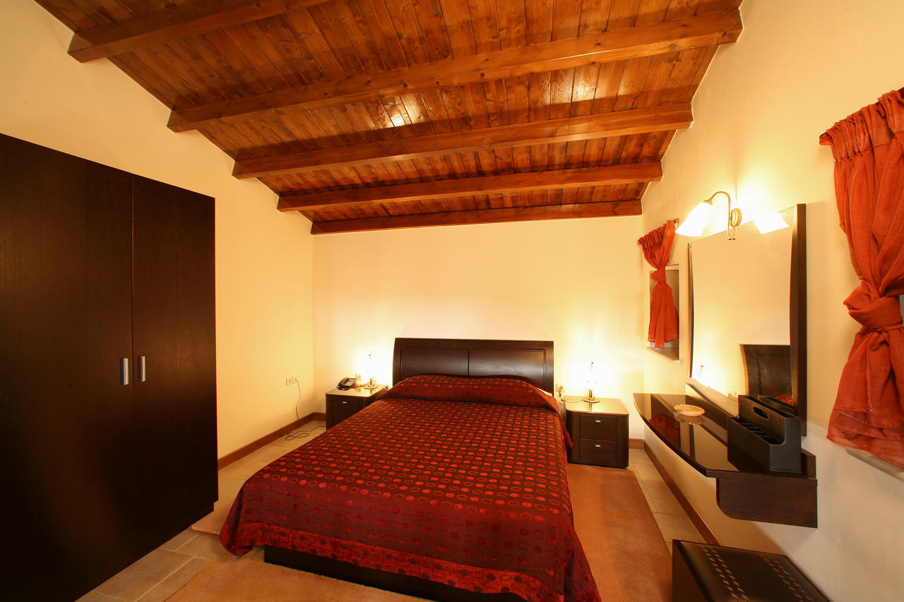 Arhontiko Parnona Hotel Karyes Kamer foto