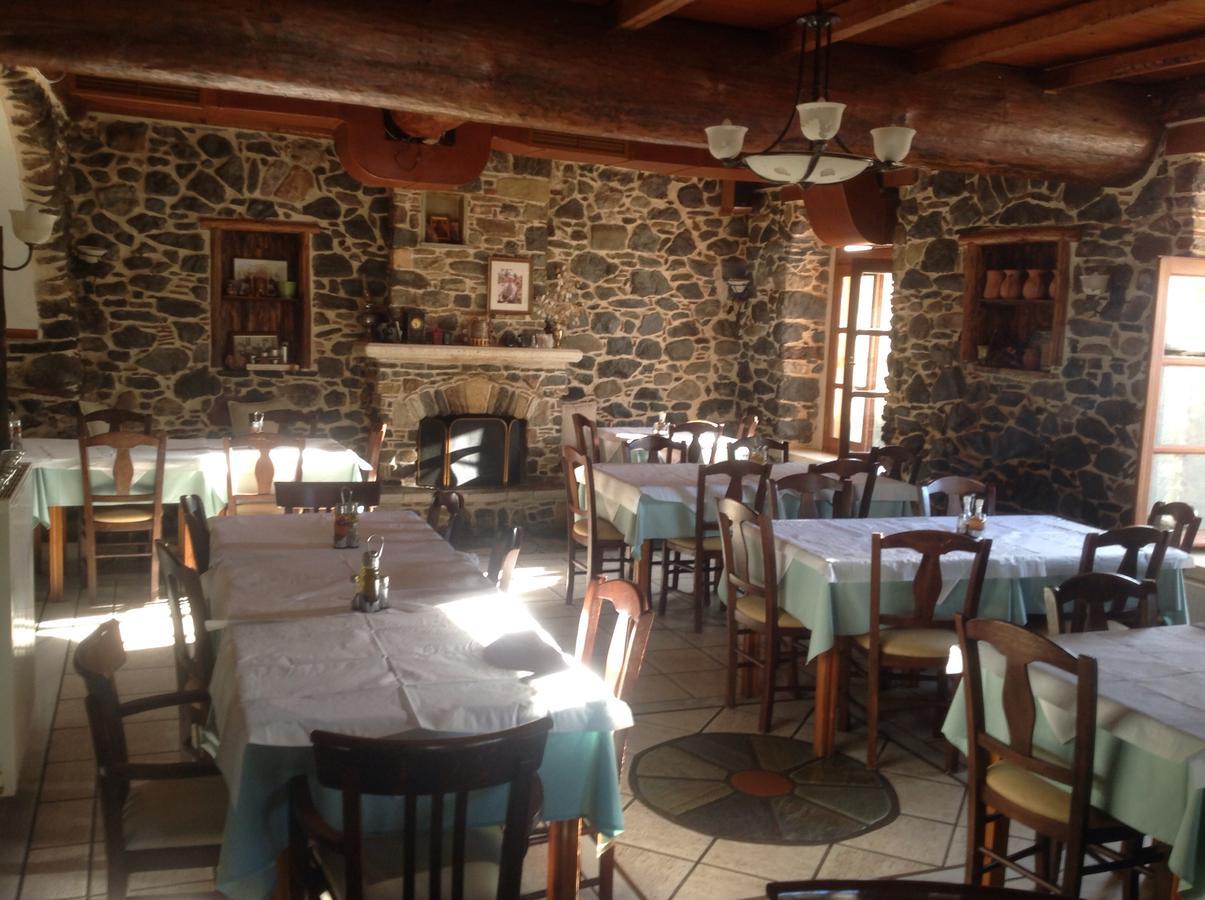 Arhontiko Parnona Hotel Karyes Buitenkant foto